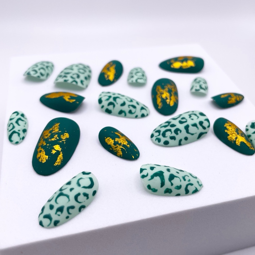 Custom Press-on Nails perfect for occasion. New/Never Worn. Can ship immediately